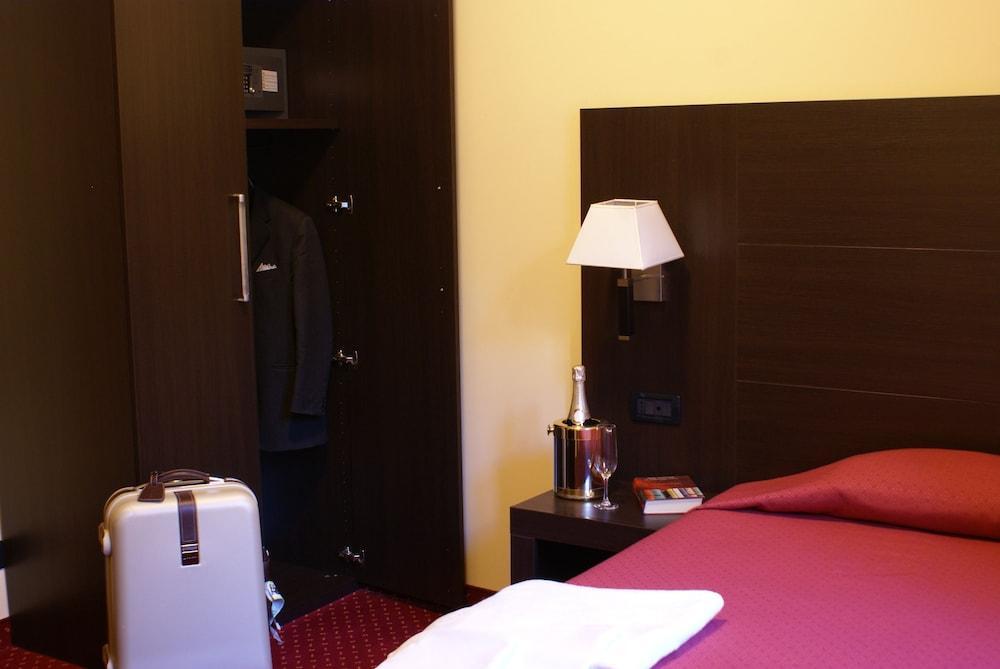Hotel Versailles Roma Exterior foto