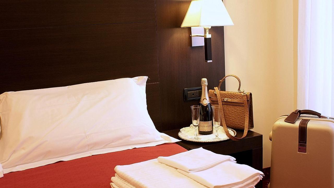 Hotel Versailles Roma Quarto foto