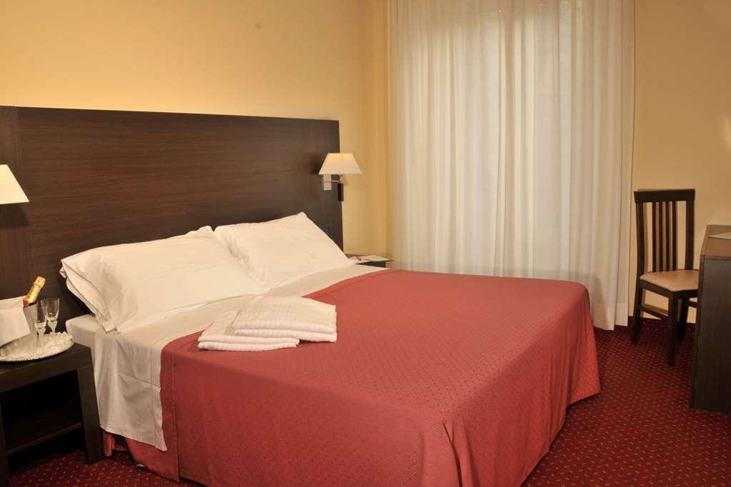 Hotel Versailles Roma Quarto foto